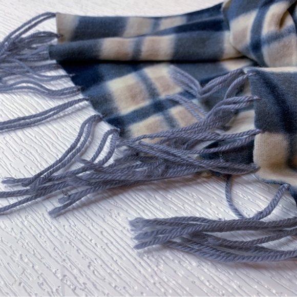 Royal Rossi 100% Mongolian Cashmere Plaid Scarf Fringe White Navy Blue Like New - Picture 4 of 13